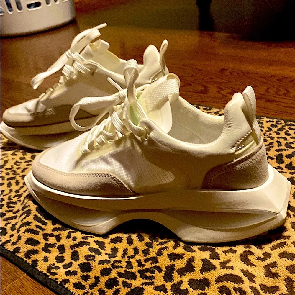 MNG- NWT Cream and White Sneakers with Breathable Mesh with a FREE gift 🎁 - Picture 5 of 15